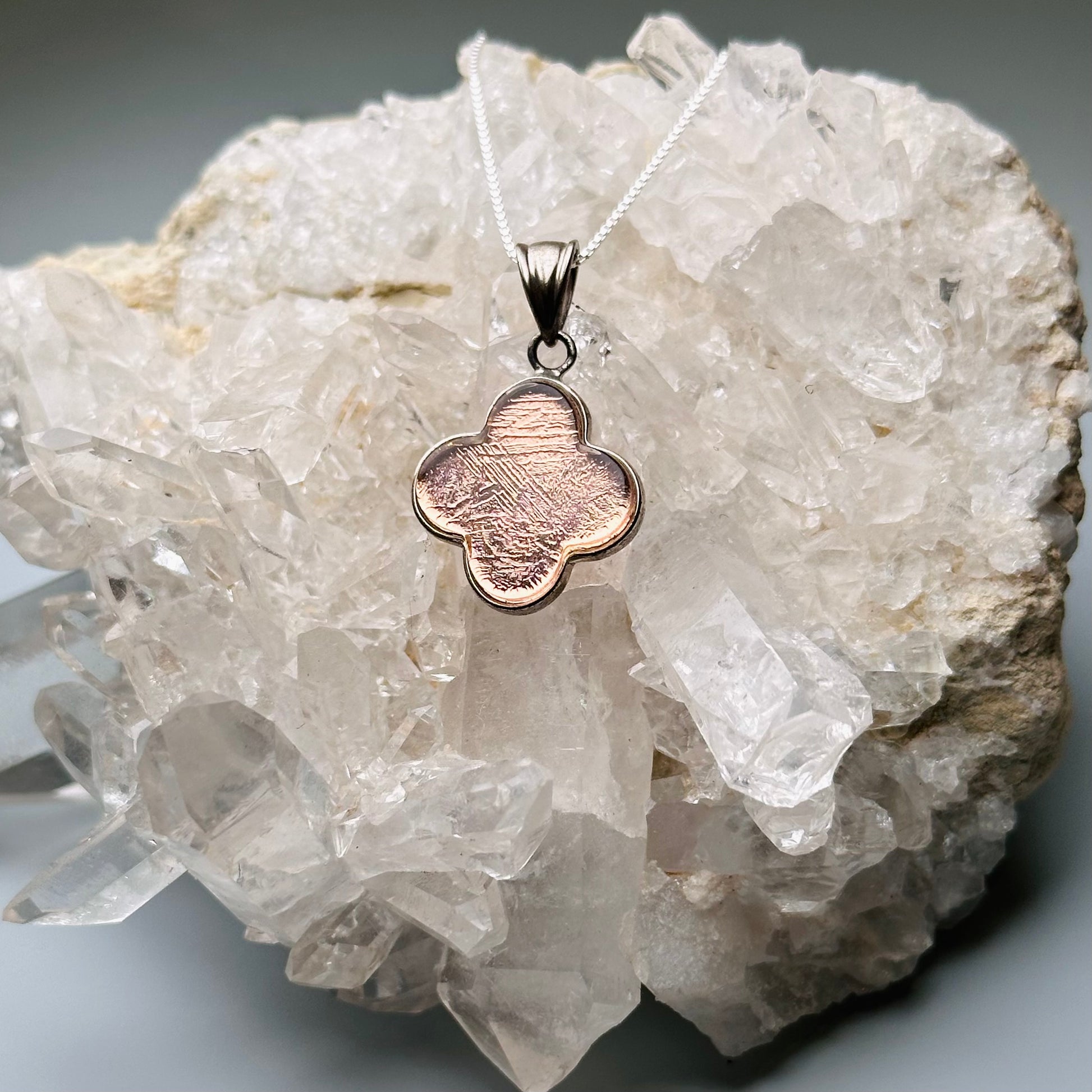 天鐵玫瑰金四葉草吊墜 | 吊墜 pendant | 細節特寫 close up detail
