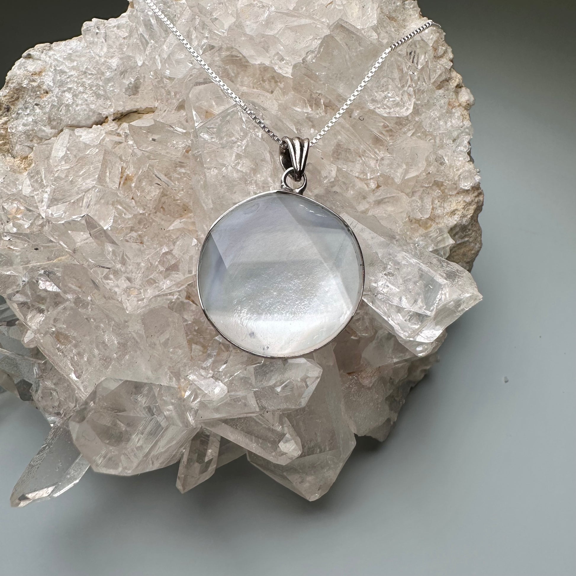 雙面 天鐵&貝母吊墜 | 吊墜 pendant | 紋理特寫 texture detail