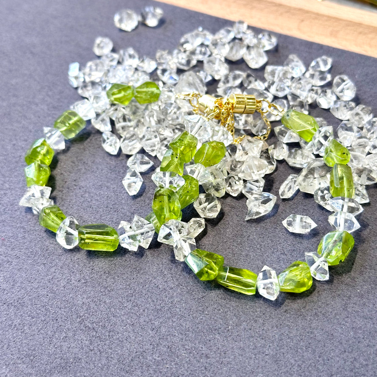 Peridot x Herkimer Diamond 橄欖石 閃靈鑽手鏈 | 手串 bracelet | 正面圖 front view
