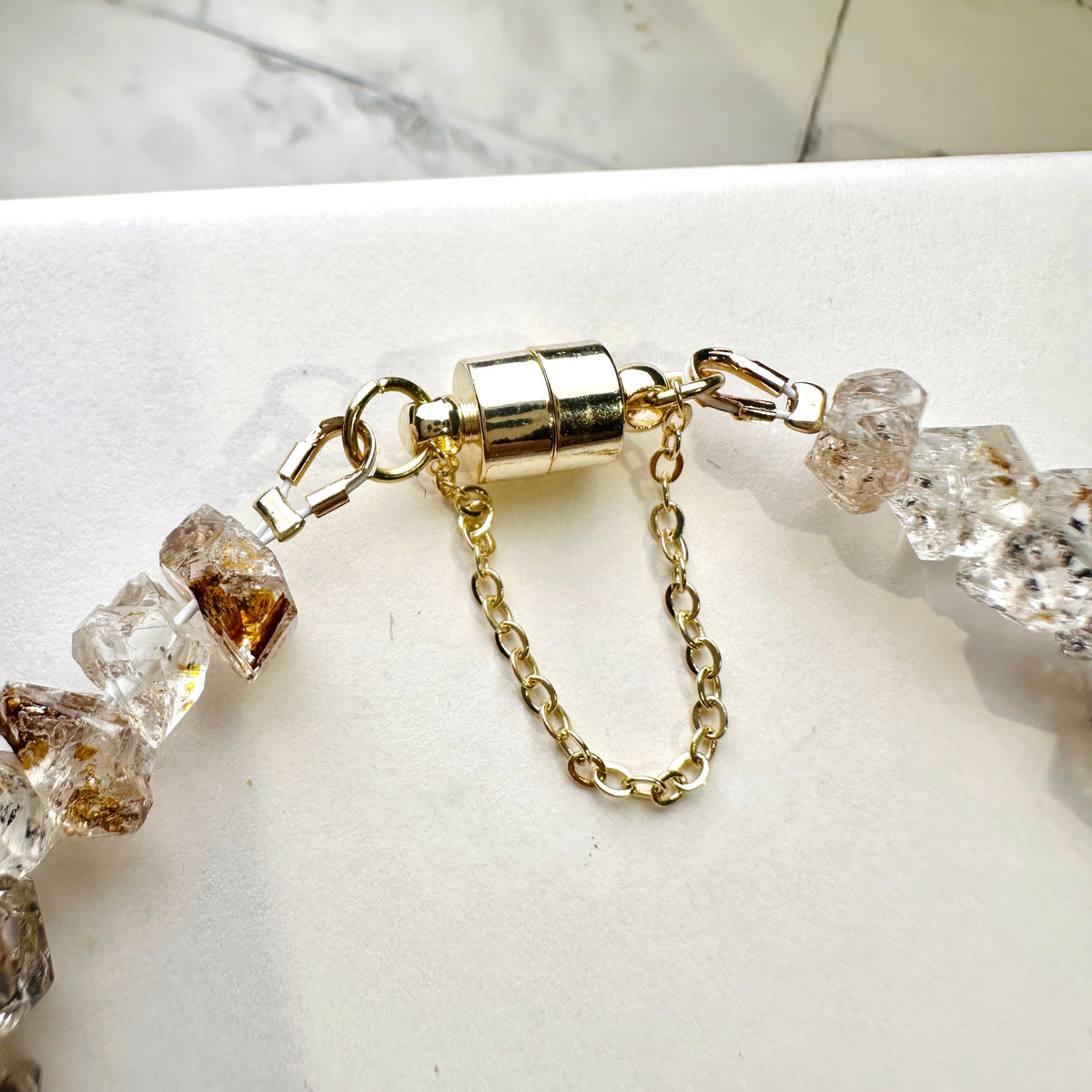 Petroleum Herkimer 油膽閃靈鑽 | 原礦 raw-crystal | 側面角度 side angle