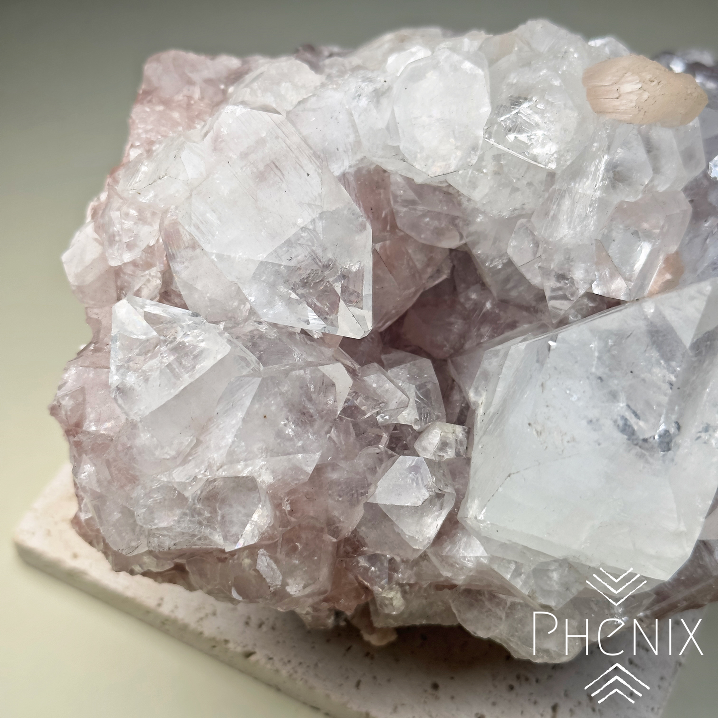 Pink Apophyllite 粉紅魚眼石 | 原礦 raw-crystal | 細節特寫 close up detail