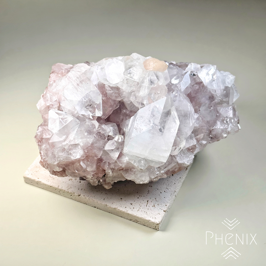 Pink Apophyllite 粉紅魚眼石 | 原礦 raw-crystal | 正面圖 front view