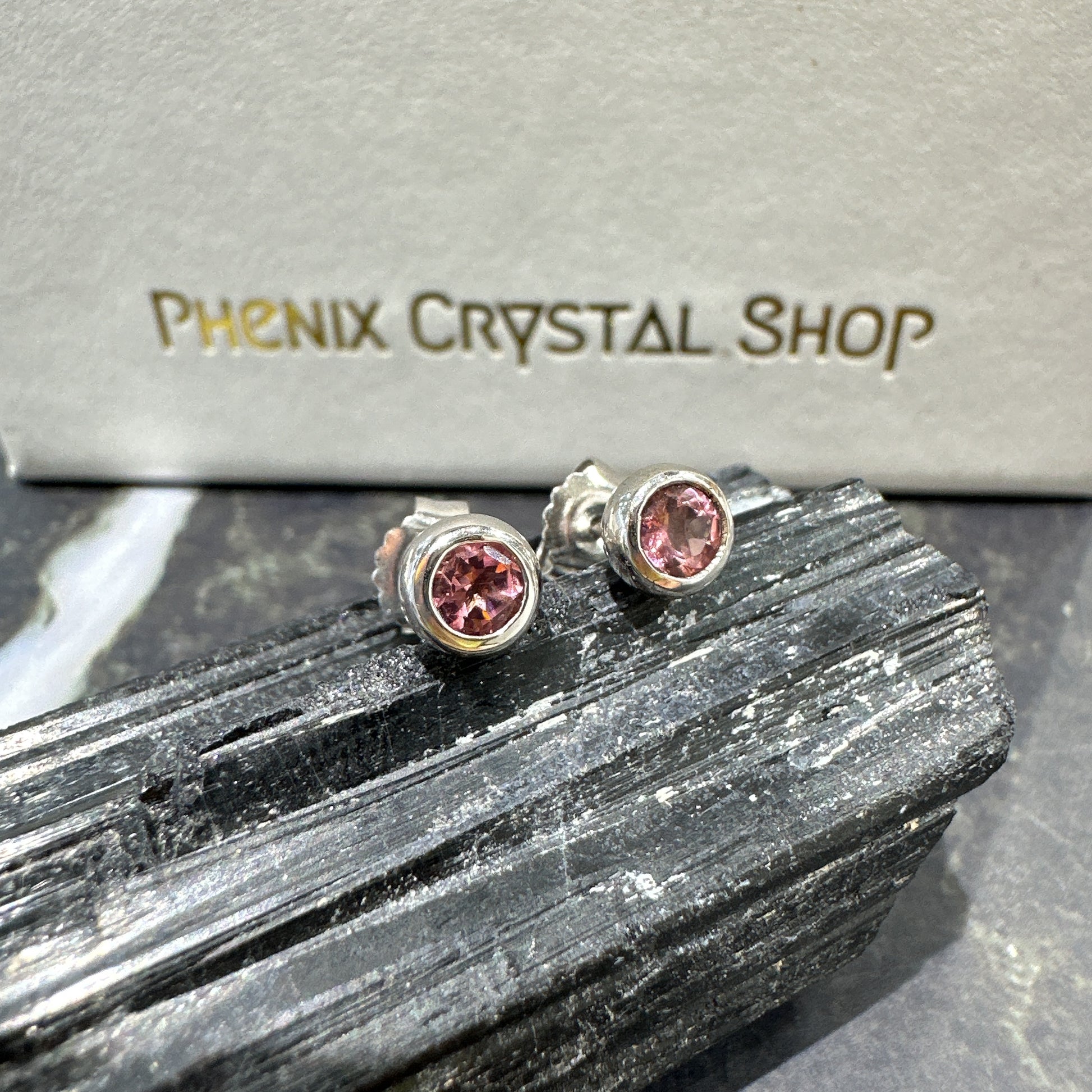 Pink Tourmaline Earrings 粉紅碧璽耳釘 | 耳飾 earrings | 細節特寫 close up detail