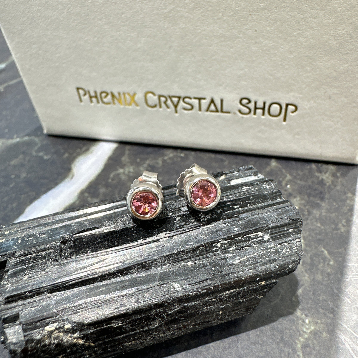 Pink Tourmaline Earrings 粉紅碧璽耳釘 | 耳飾 earrings | 側面角度 side angle