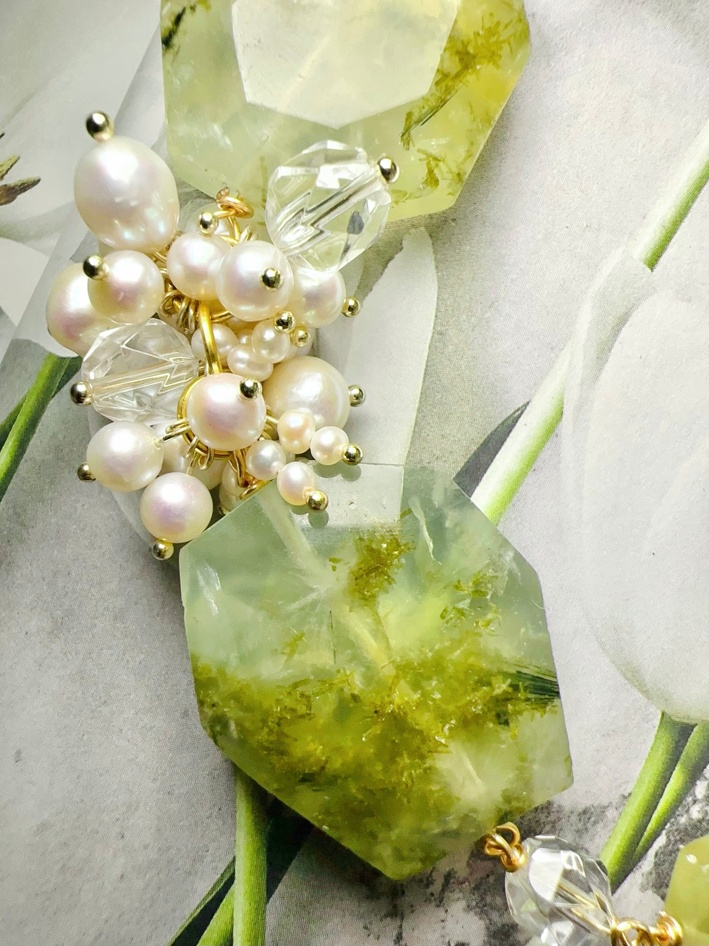 Prehnite and Pearl Necklace 葡萄石 珍珠 項鏈 | 項鏈 necklace | 細節特寫 close up detail