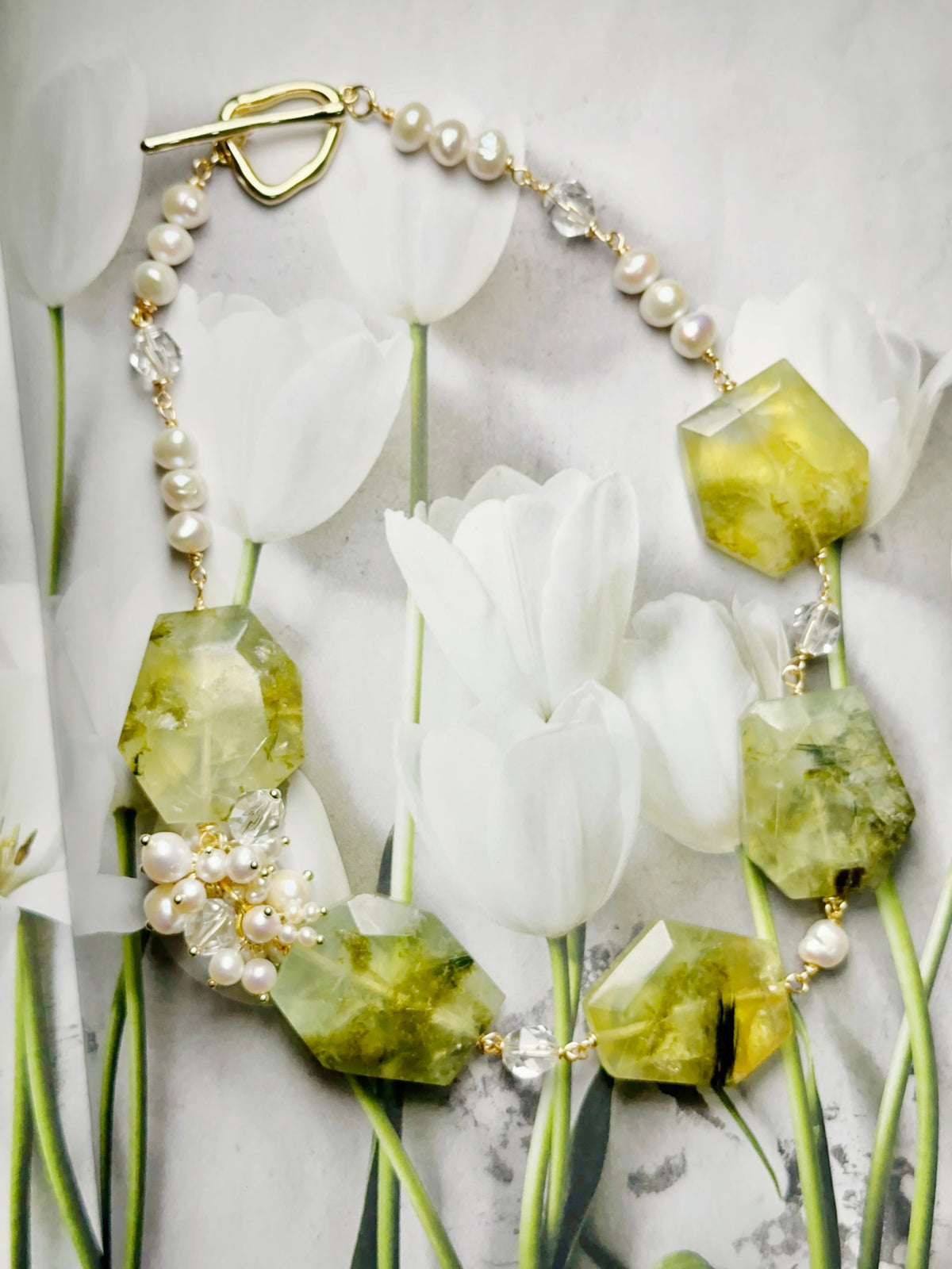 Prehnite and Pearl Necklace 葡萄石 珍珠 項鏈 | 項鏈 necklace | 正面圖 front view