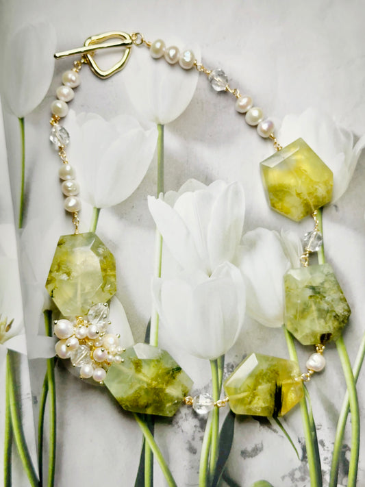 Prehnite and Pearl Necklace 葡萄石 珍珠 項鏈 | 項鏈 necklace | 正面圖 front view