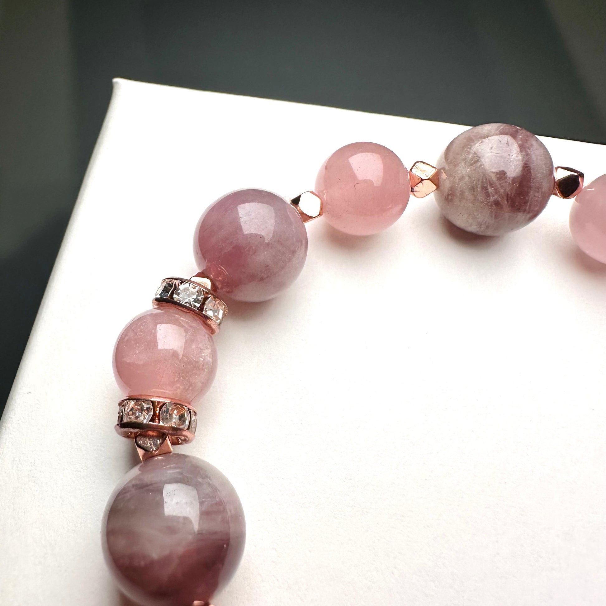 Purple Rose Quartz Mix 紫粉晶設計款手串 | 手串 bracelet | 細節特寫 close up detail