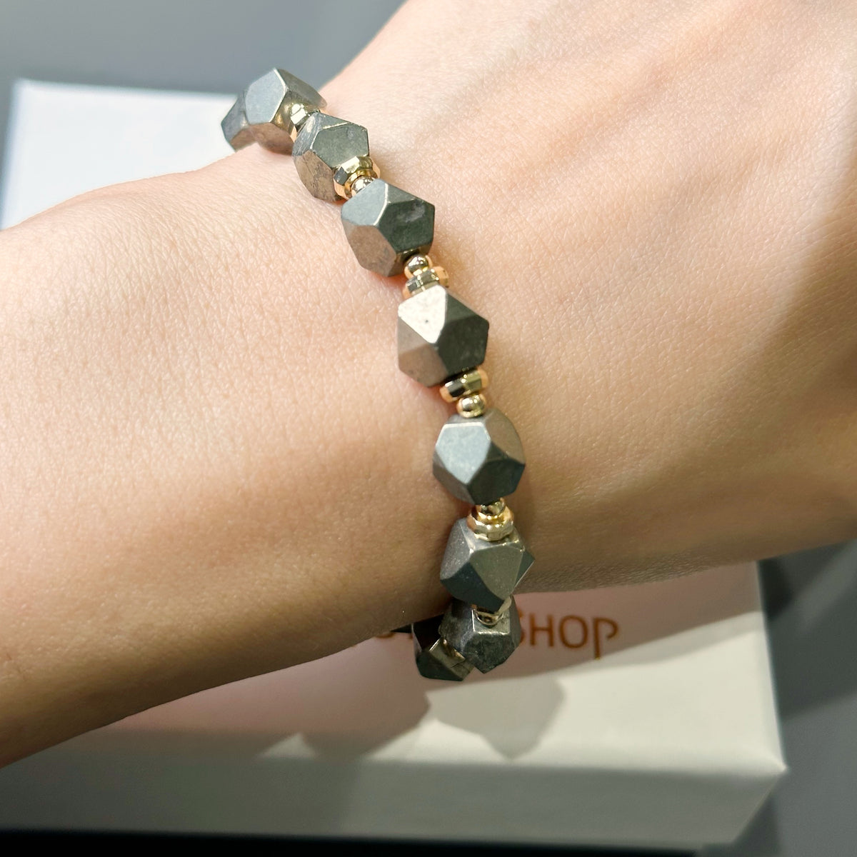 Pyrite Faceted Bracelet 黃鐵礦切割手串 | 手串 bracelet | 側面角度 side angle