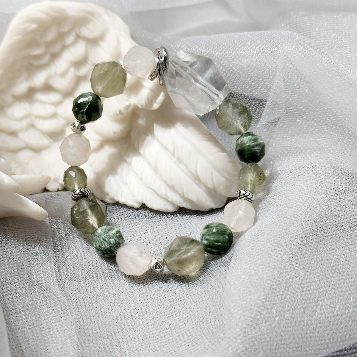 Rabbit Hair Rutilated x Green Rutilated x Seraphinite 兔毛水晶 x 綠髮晶 x 綠龍晶 | 原礦 raw-crystal | 整體圖 full piece view