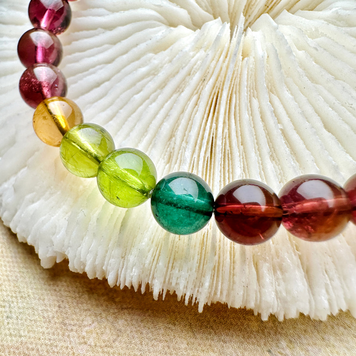 Rainbow Tourmaline 彩虹碧璽 | 原礦 raw-crystal | 細節特寫 close up detail