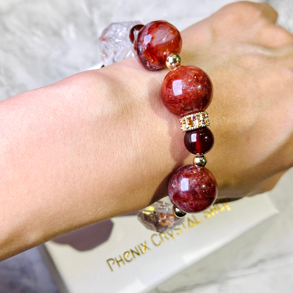 Red Hematoid Orange Garnet Skeleton Quartz Bracelet 紅錦鯉 橙石榴 骸骨水晶手串 | 手串 bracelet | 細節特寫 close up detail