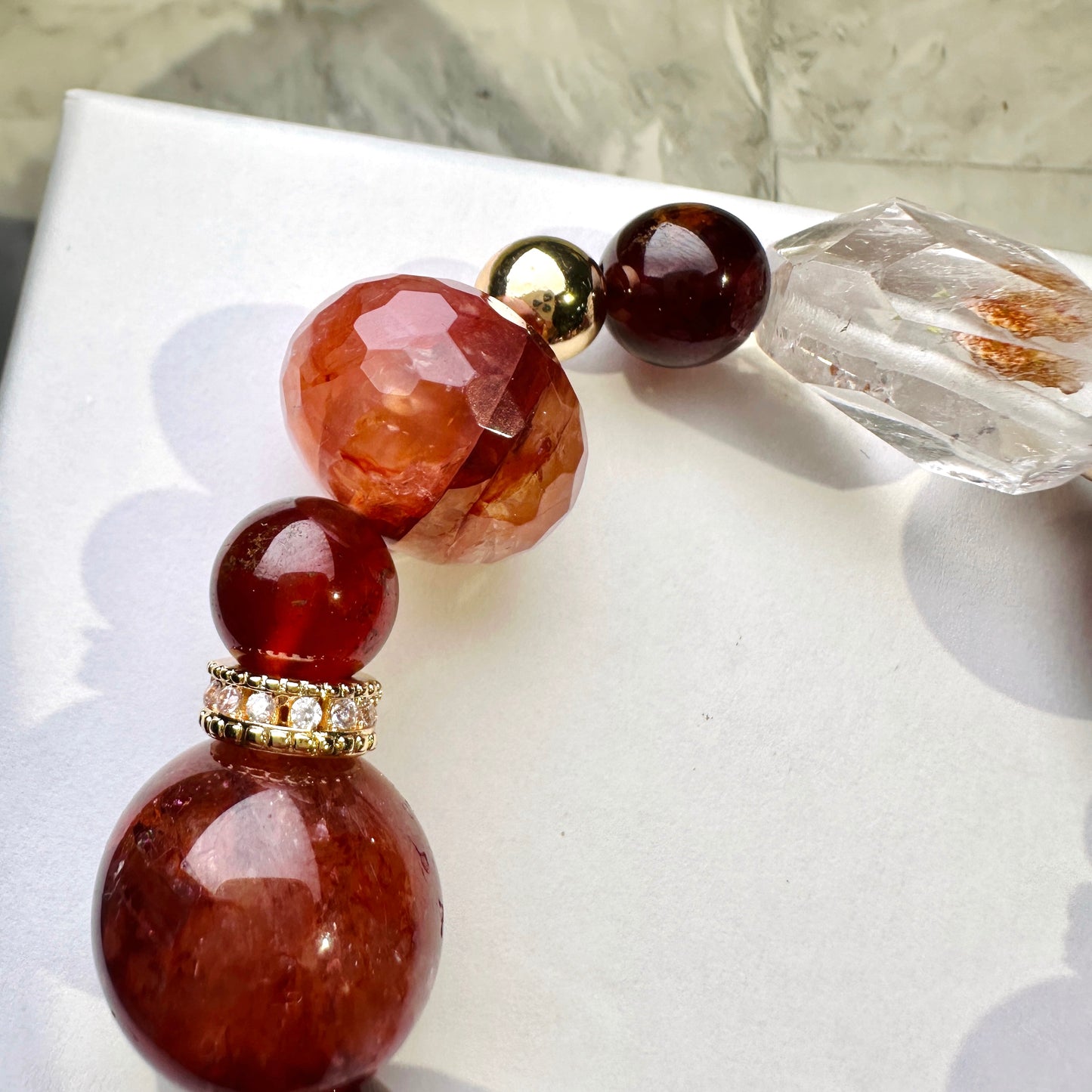 Red Hematoid Orange Garnet Skeleton Quartz Bracelet 紅錦鯉 橙石榴 骸骨水晶手串 | 手串 bracelet | 紋理特寫 texture detail