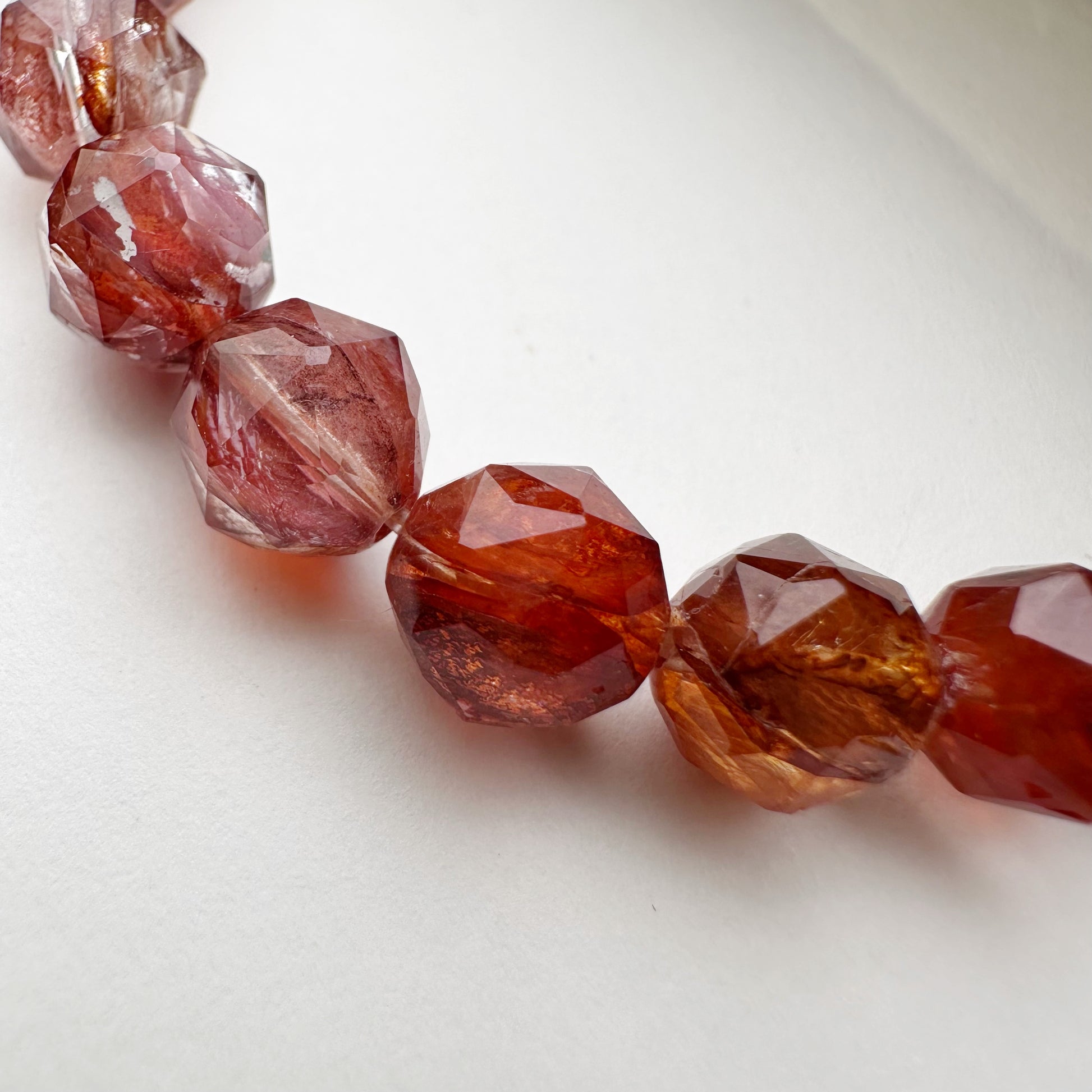 Red Hematoid Quartz Starcut 紅錦鯉膠花水晶 | 星切水晶 star-cut-crystal | 細節特寫 close up detail