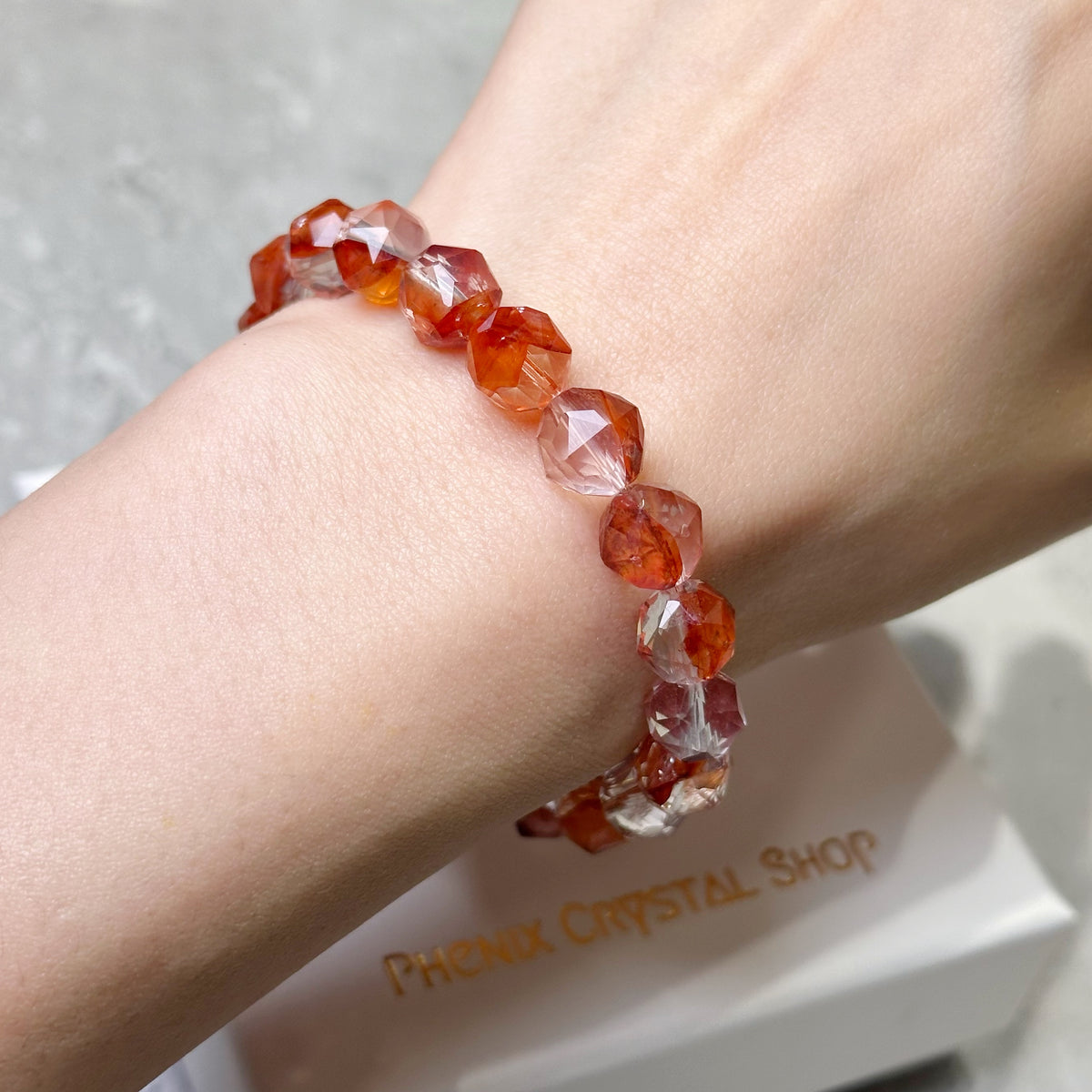 Red Hematoid Starcut Bracelet 紅錦鯉膠花水晶 | 手串 bracelet | 細節特寫 close up detail