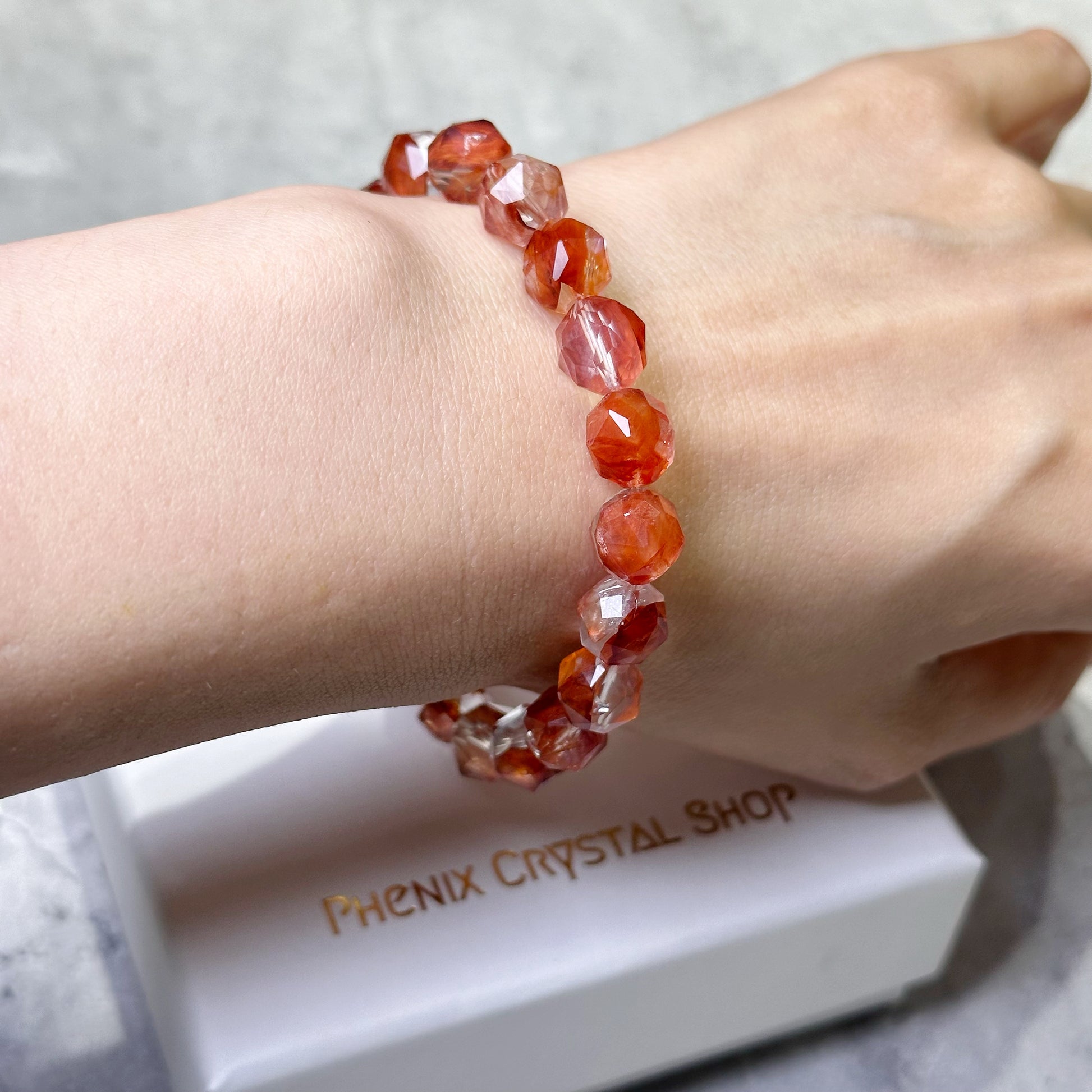 Red Hematoid Starcut Bracelet 紅錦鯉膠花水晶 | 手串 bracelet | 紋理特寫 texture detail