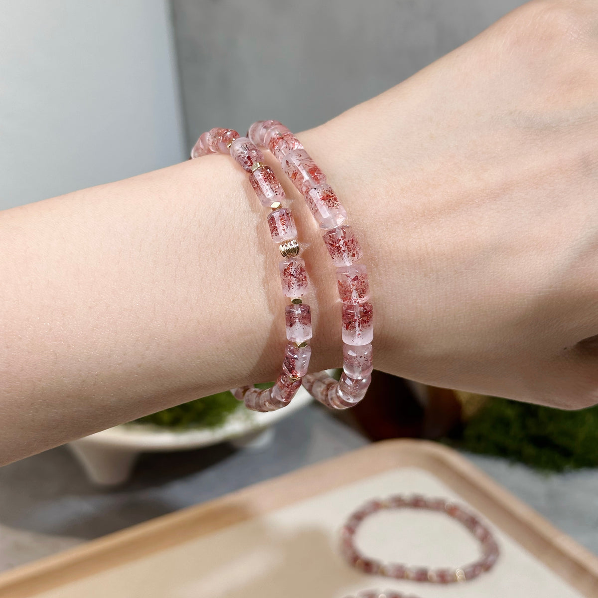 Red Super Seven Bracelet 金草莓超七手串 | 手串 bracelet | 紋理特寫 texture detail