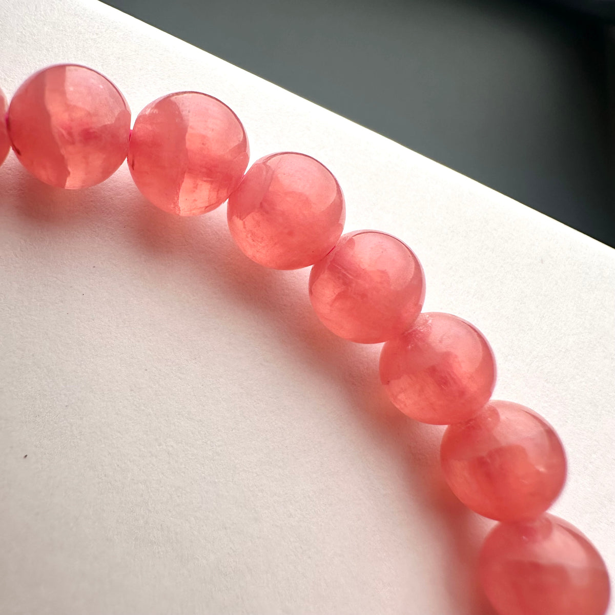 Rhodochrosite 冰種紅紋石 | 原礦 raw-crystal | 側面角度 side angle
