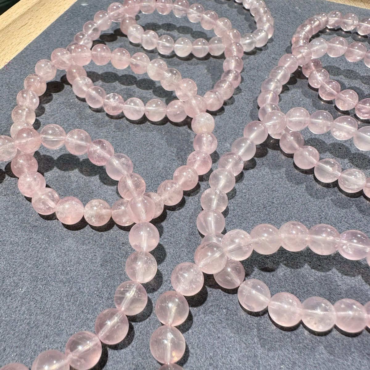 Rose Quartz Bracelet 馬達加斯加粉晶手串 | 手串 bracelet | 側面角度 side angle