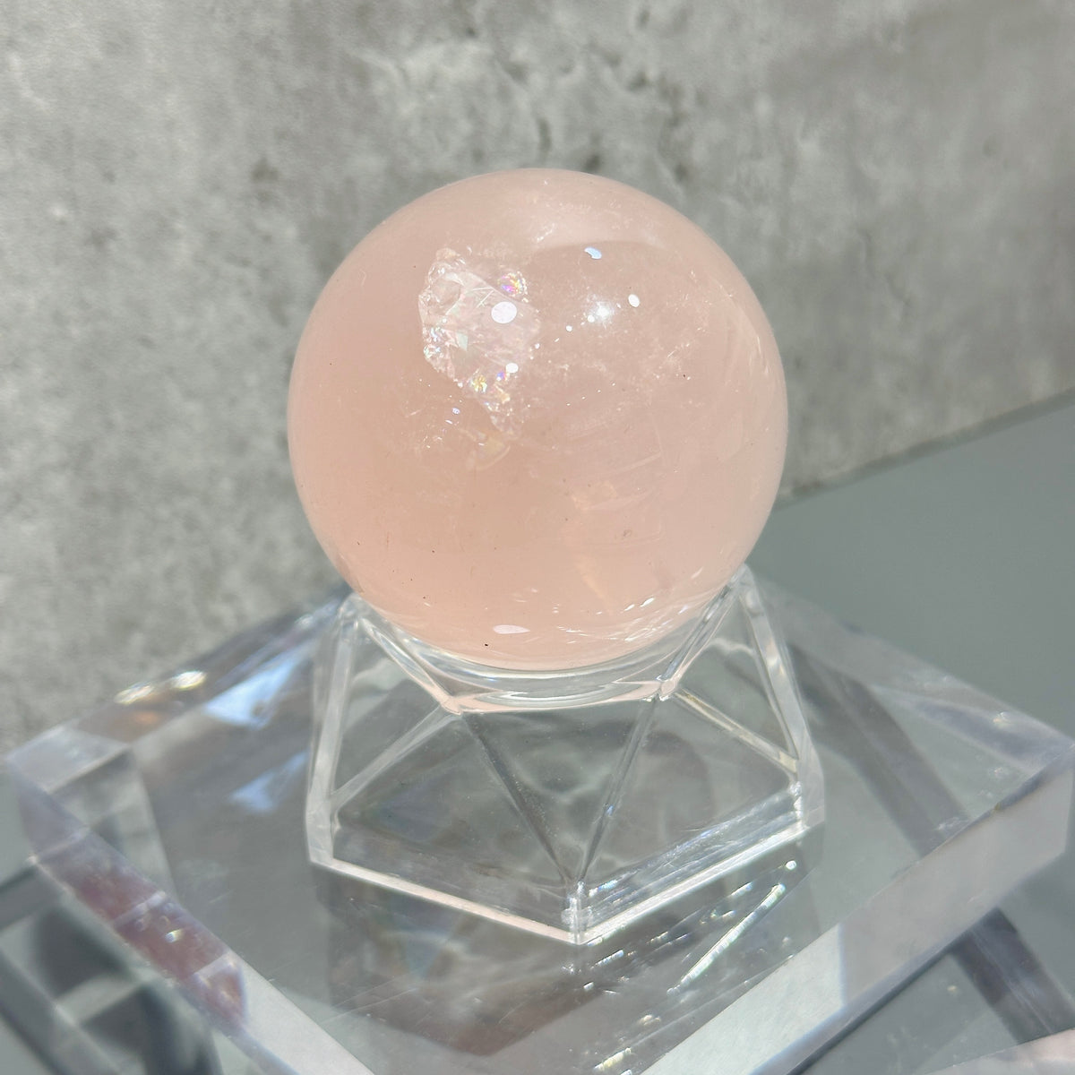 Rose Quartz Sphere 星光粉晶球 4.7cm | 水晶球 sphere | 正面圖 front view