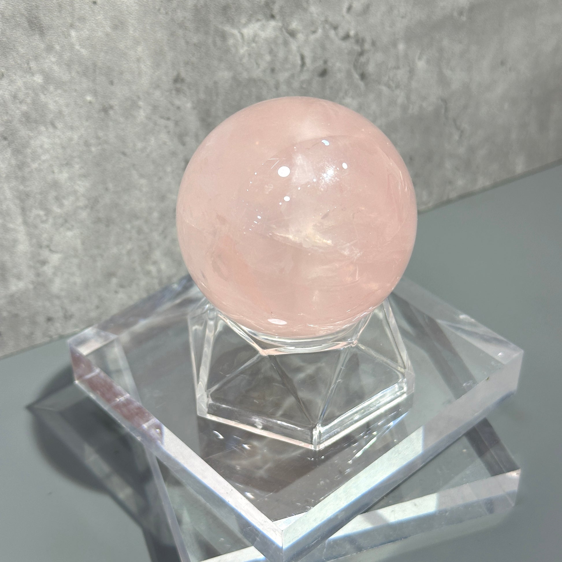 Rose Quartz Sphere 星光粉晶球 5.2cm | 水晶球 sphere | 正面圖 front view