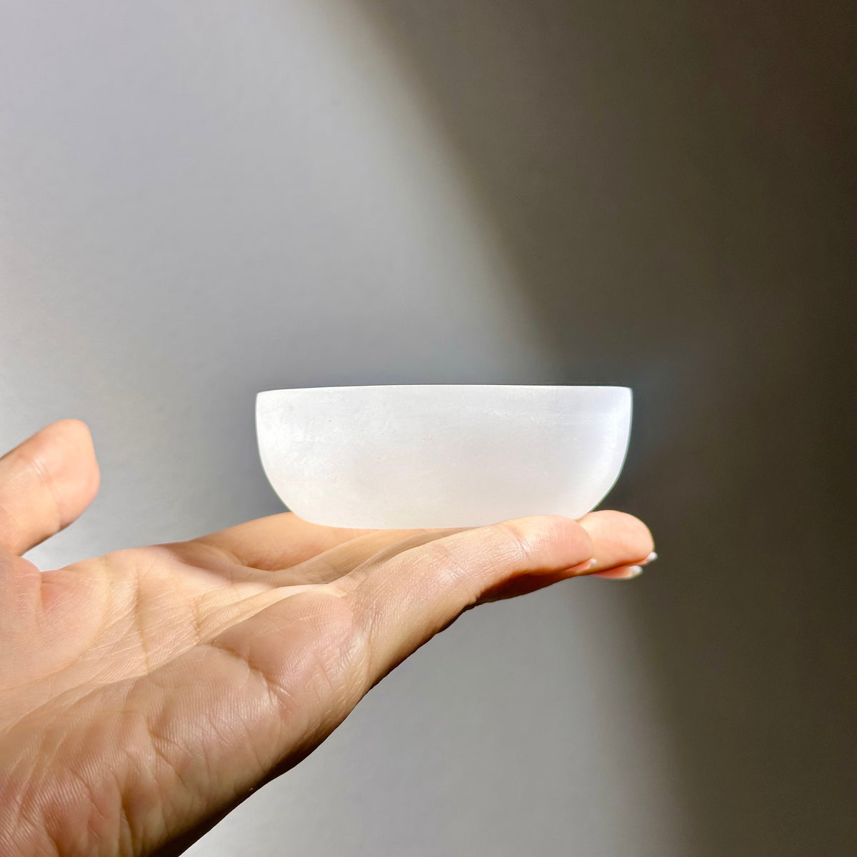 Selenite Bowl 透石膏小碗 | 碗 bowl | 正面圖 front view