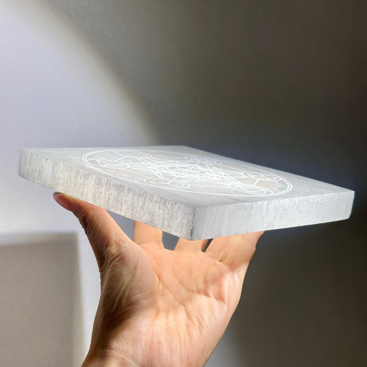 Selenite Plate Metatron's Cube 透石膏板 麥達昶立方體 | 板 plate | 側面角度 side angle