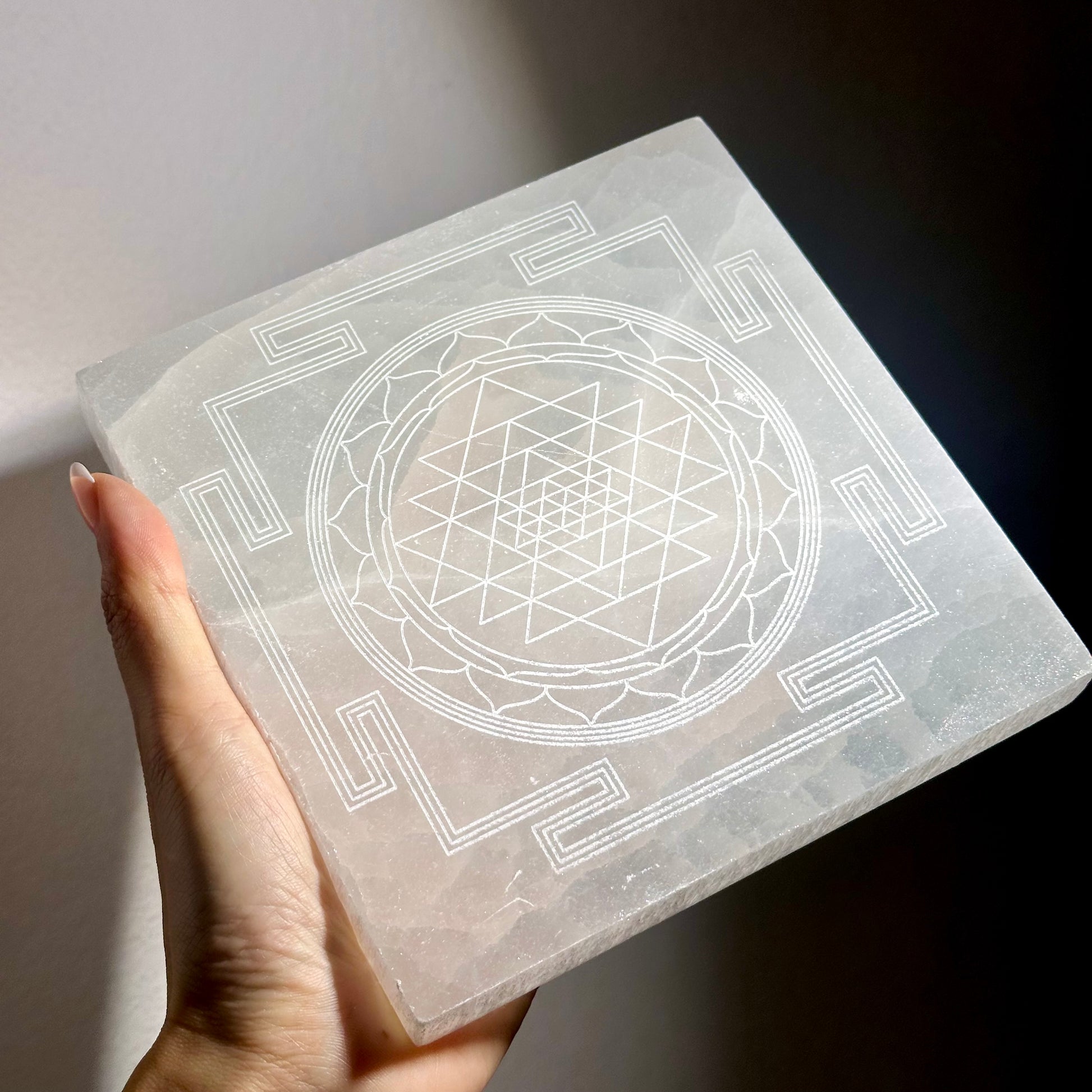 Selenite Plate Sri Yantra 透石膏板 | 板 plate | 正面圖 front view