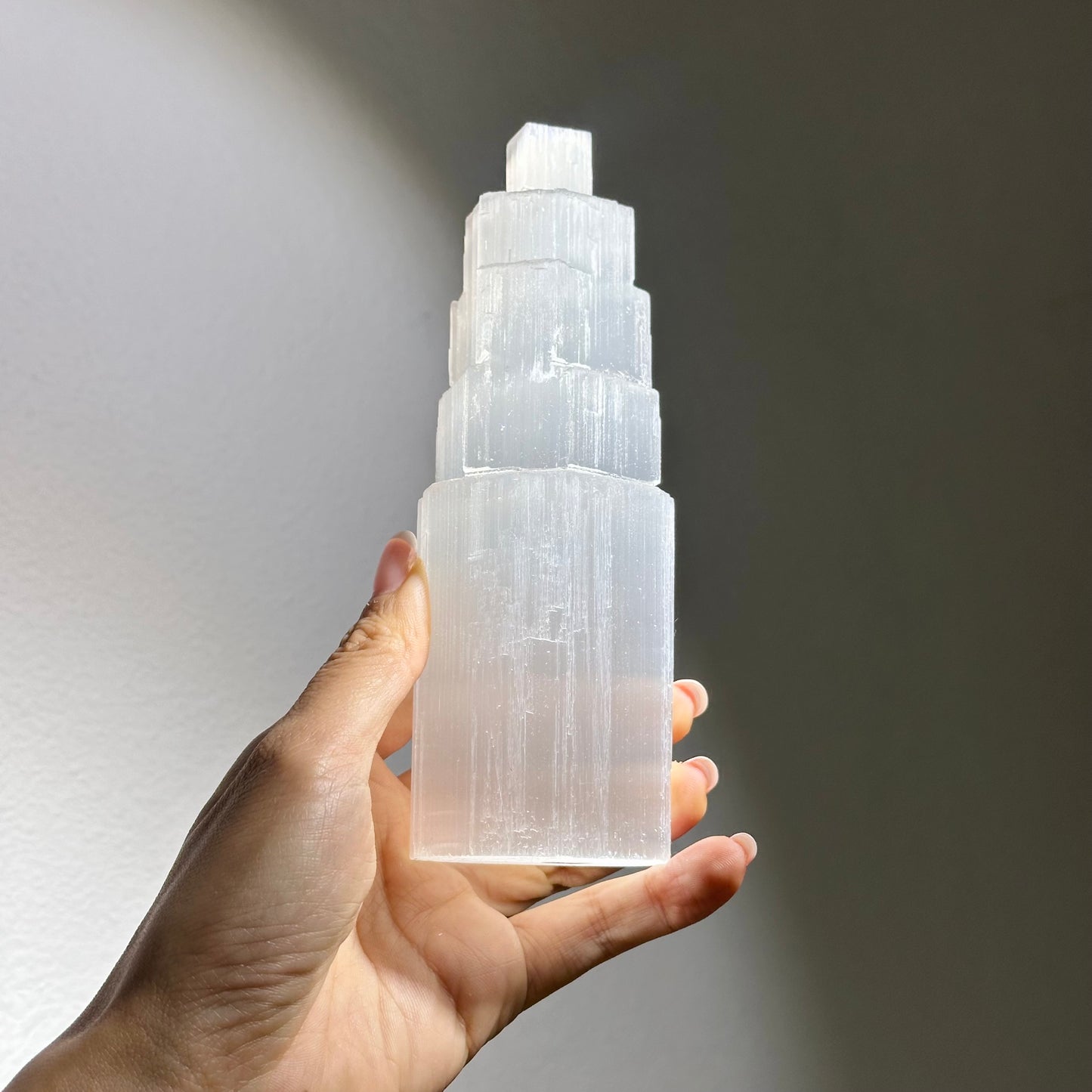 Selenite Tower(M) 透石膏柱(中) | 晶柱 crystal-point | 正面圖 front view