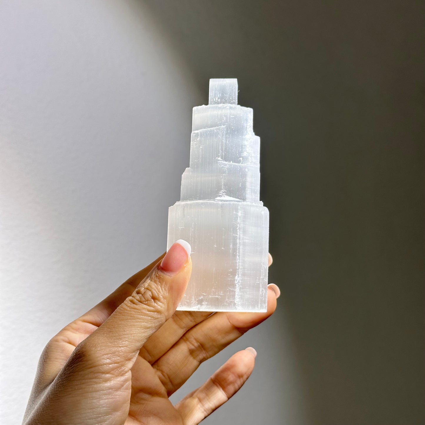Selenite Tower (S) 透石膏柱(小） | 晶柱 crystal-point | 正面圖 front view