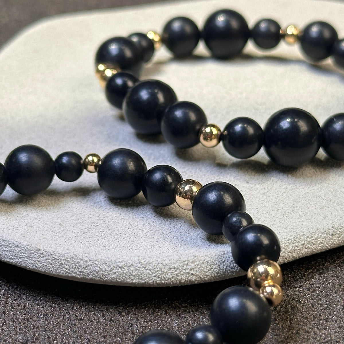 Shungite Design Bracelet 次石墨設計款手串 | 手串 bracelet | 細節特寫 close up detail