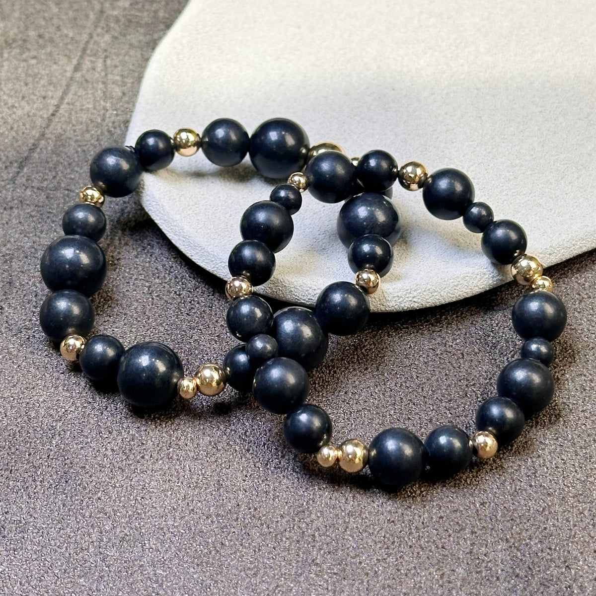 Shungite Design Bracelet 次石墨設計款手串 | 手串 bracelet | 正面圖 front view