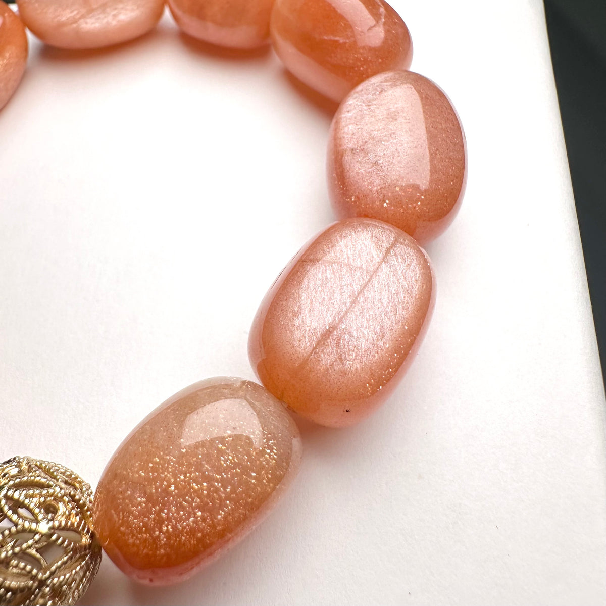 Sunstone Irregular 太陽石隨形手串 | 手串 bracelet | 紋理特寫 texture detail