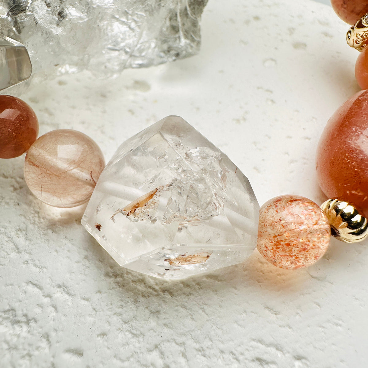 Sunstone & Skeleton Quartz & Rabbit Hair Quartz & Brandy Opal Design Bracelet 太陽石 骸骨水晶 兔毛水晶 絲雲母 設計款手串 | 手串 bracelet | 細節特寫 close up detail