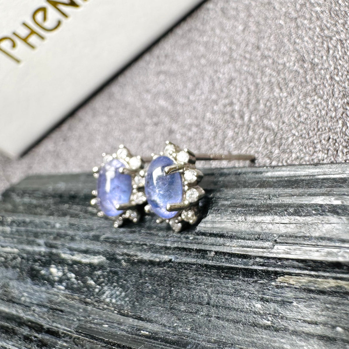Tanzanite Earrings 坦桑石耳環 | 耳飾 earrings | 細節特寫 close up detail