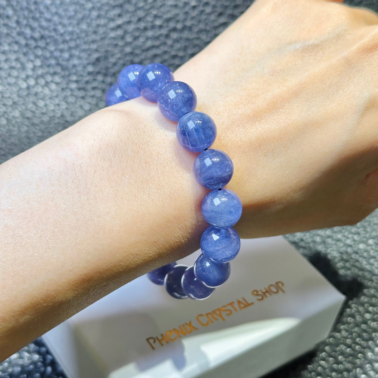 Tanzanite 坦桑石 | 原礦 raw-crystal | 紋理特寫 texture detail