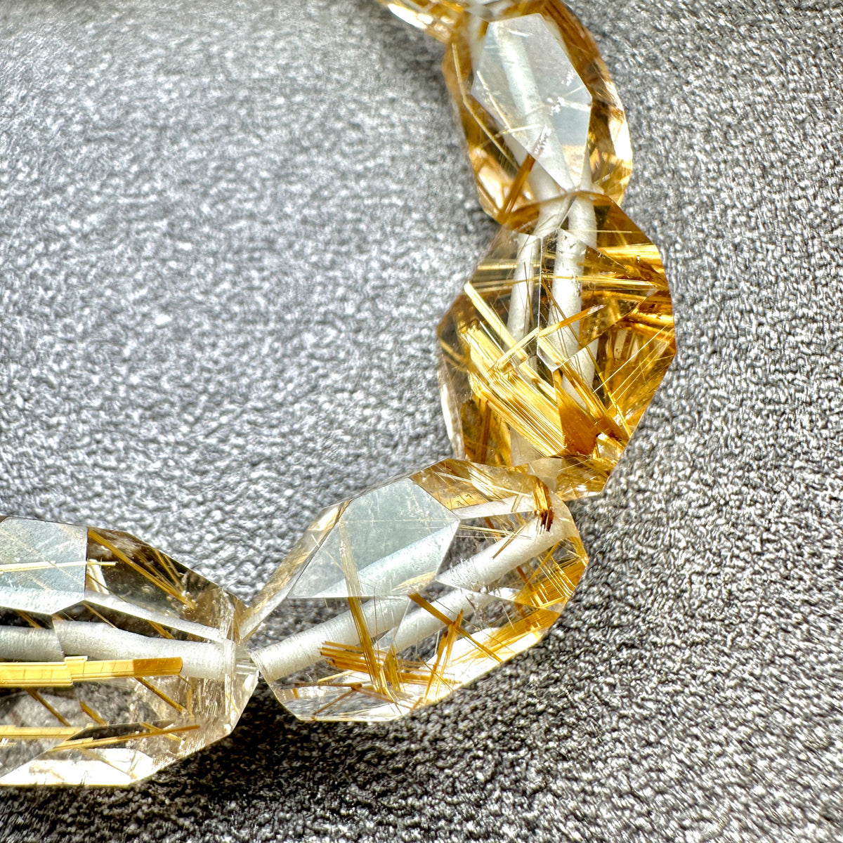 TOP Gold Rutilated Quartz Faceted 頂級金髮晶切割款 | 原礦 raw-crystal | 細節特寫 close up detail