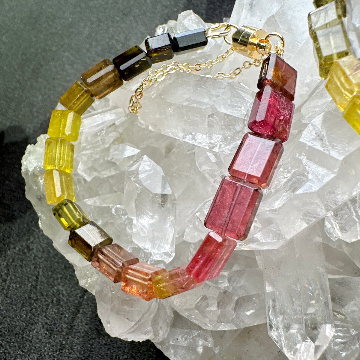 Tourmaline Bracelet 方形彩碧璽手鏈 | 手串 bracelet | 側面角度 side angle