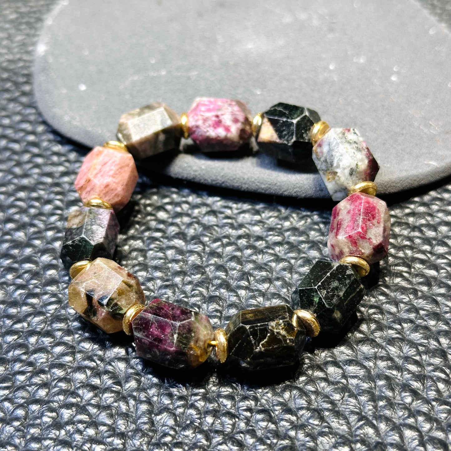 Tourmaline Faceted 碧璽切割款 | 原礦 raw-crystal | 正面圖 front view
