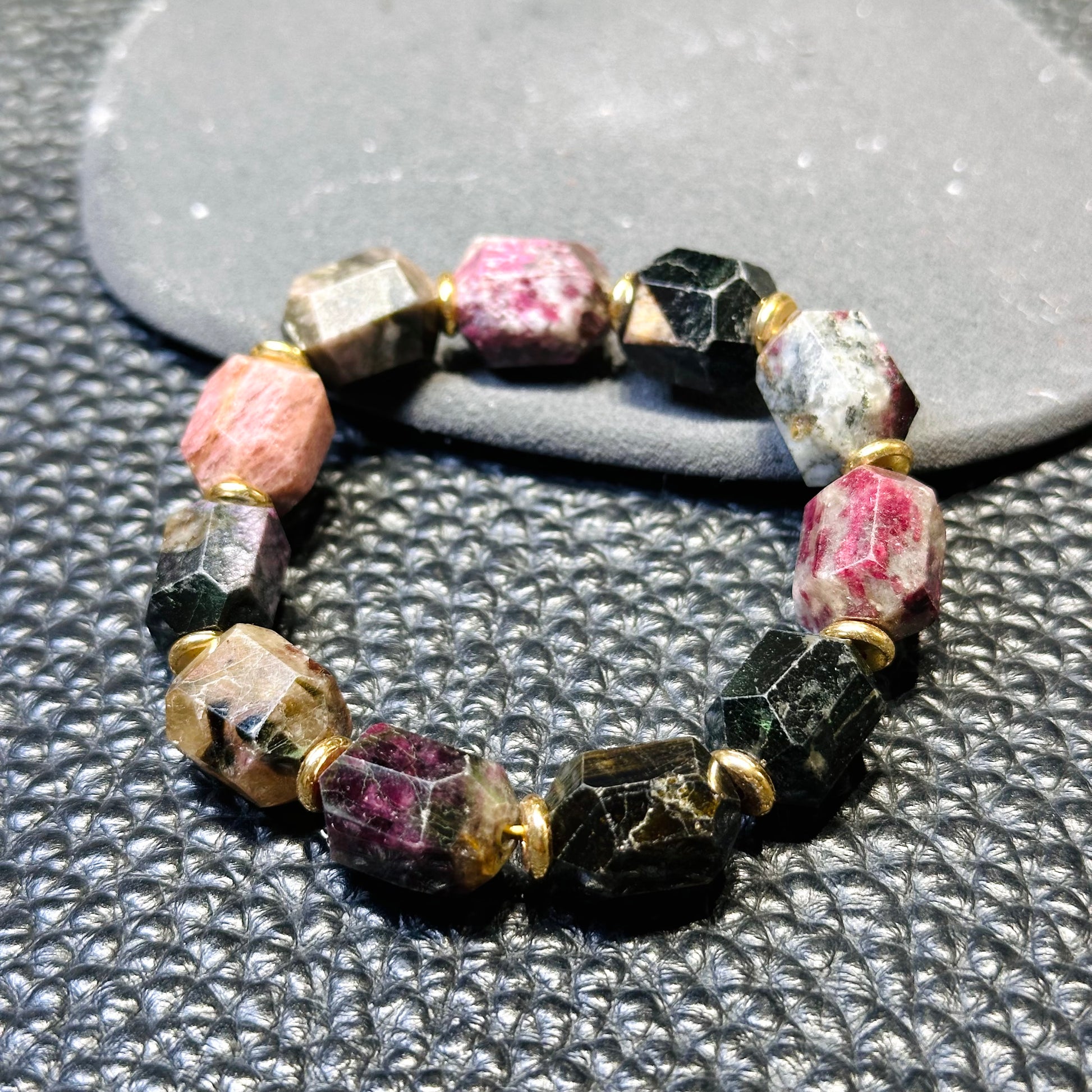 Tourmaline Faceted 碧璽切割款 | 原礦 raw-crystal | 正面圖 front view