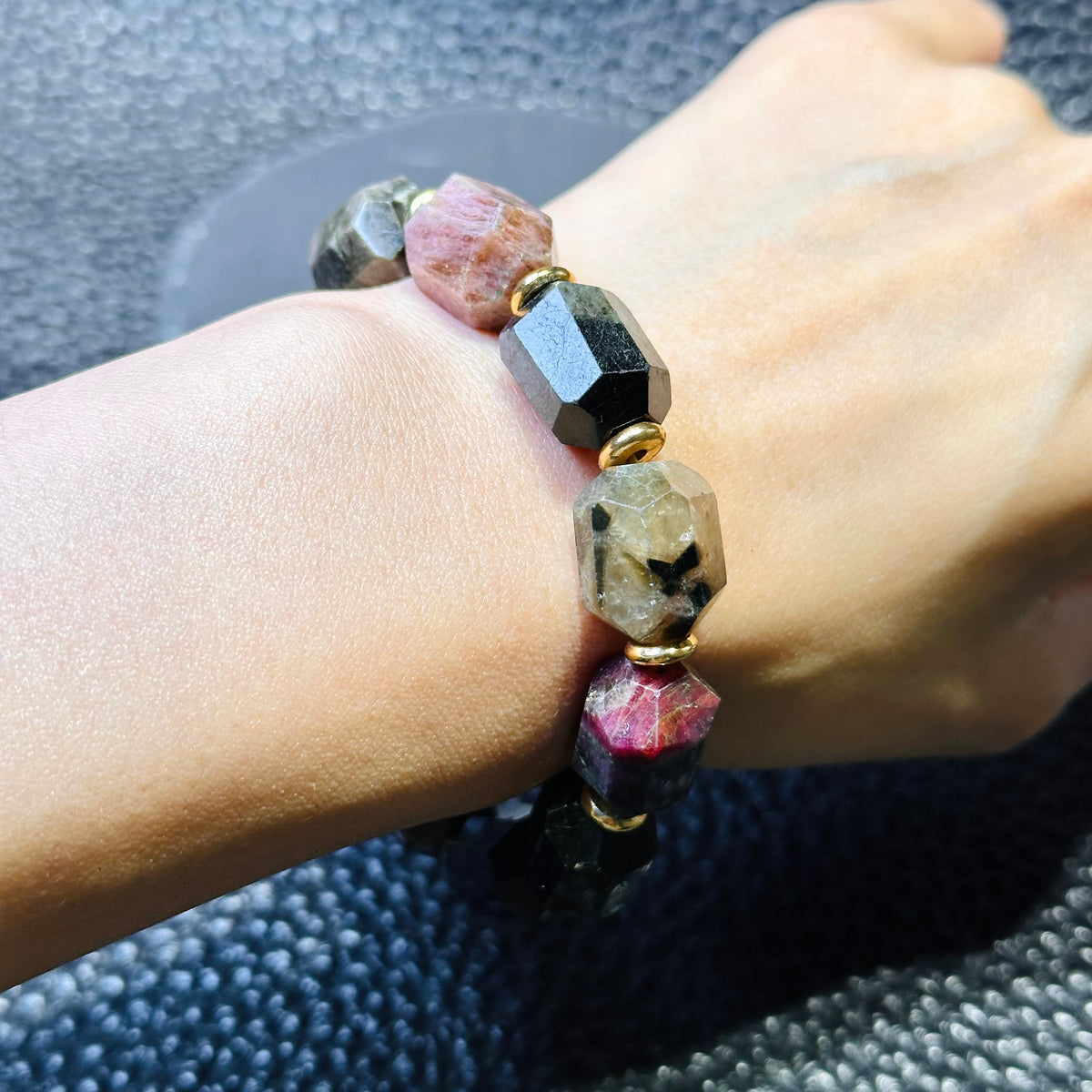 Tourmaline Faceted 碧璽切割款 | 原礦 raw-crystal | 紋理特寫 texture detail