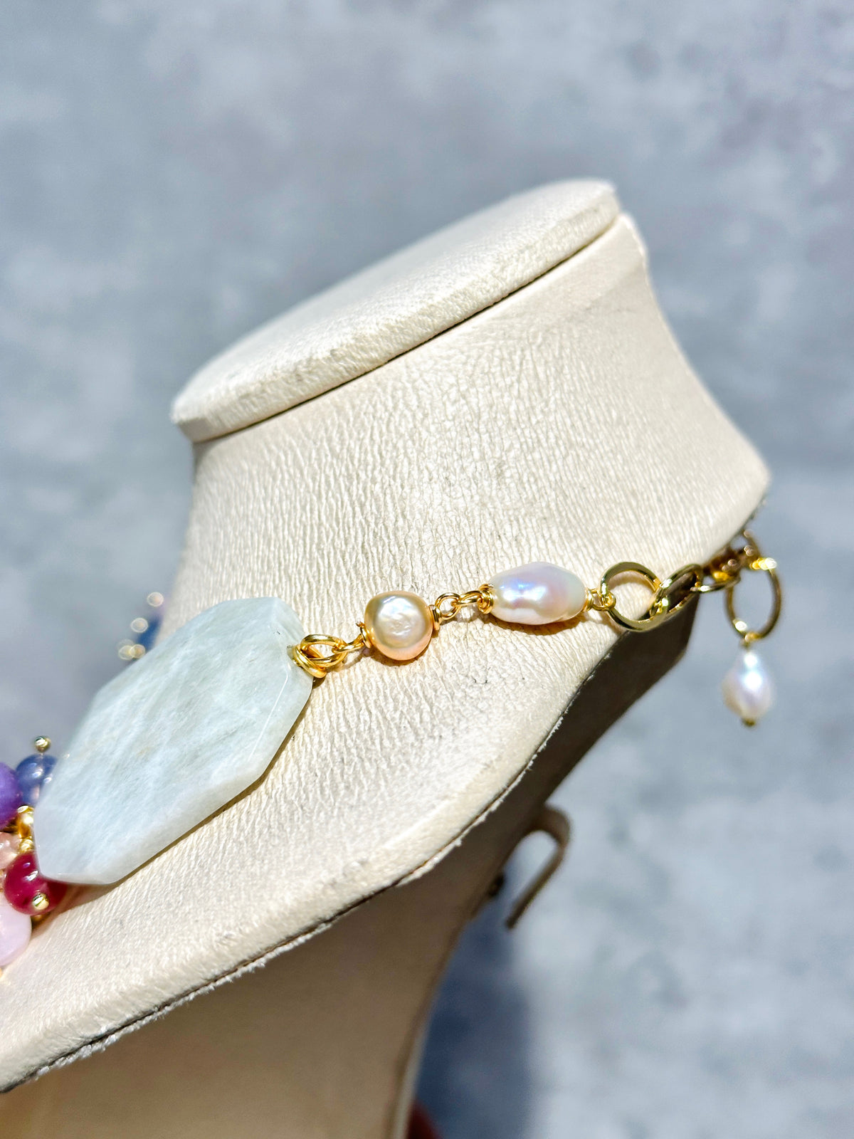 White Moonstone & Violet Bouquet Design Bracelet 白月亮石 紫色小花束 設計項鏈 | 項鏈 necklace | 細節特寫 close up detail