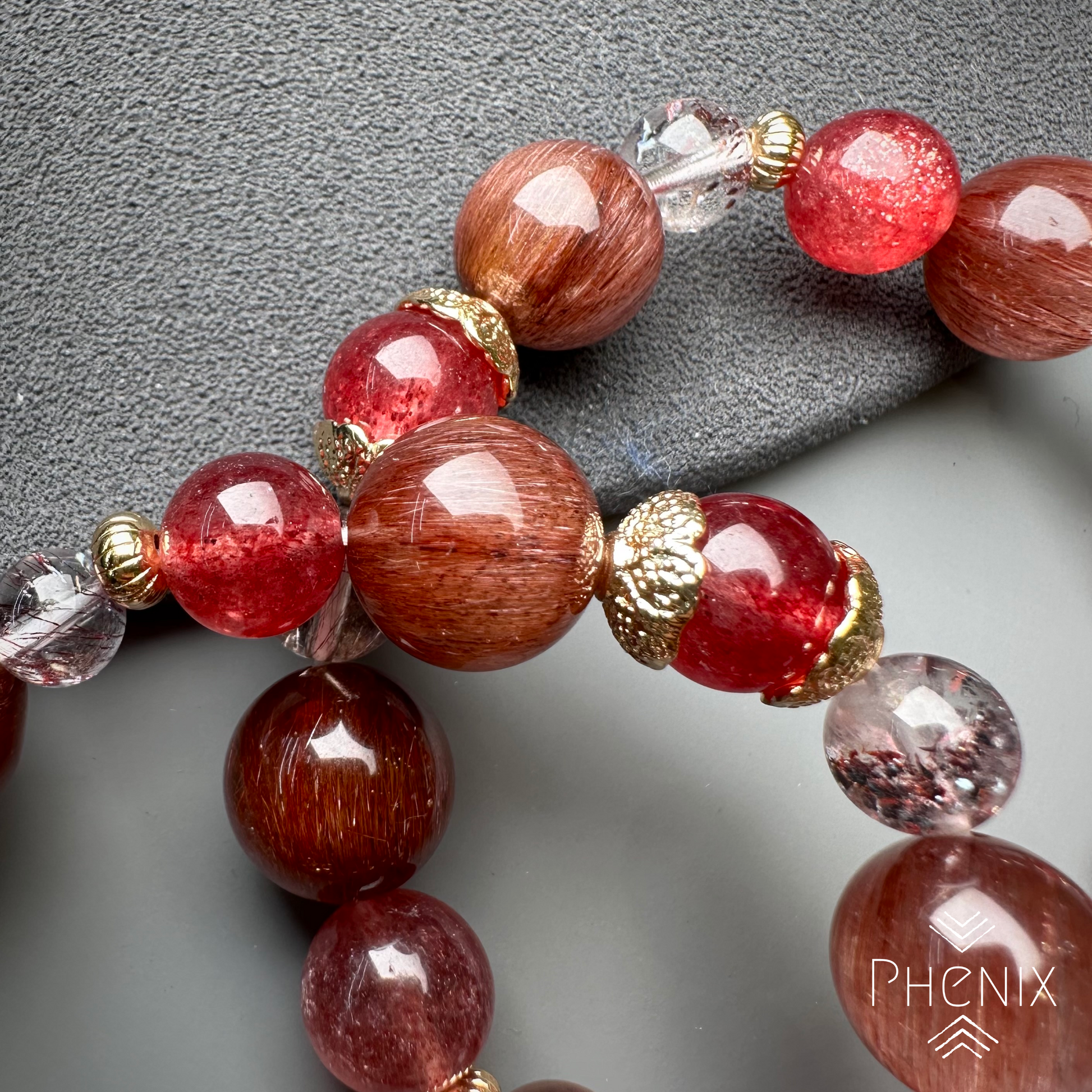 Winter Berries Bracelet 冬日莓子手串 | 手串 bracelet | 側面角度 side angle