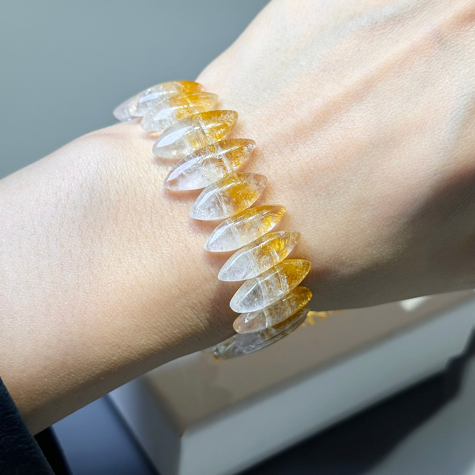 Yellow Super Seven 黃超七葉形手串 | 手串 bracelet | 紋理特寫 texture detail